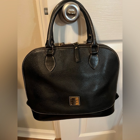 Dooney Bourke Handbags - Dooney &Bourque satchel bag